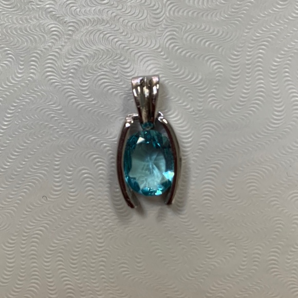 Source Unknown Jewelry - Pendant with Light Blue Stone NWOT